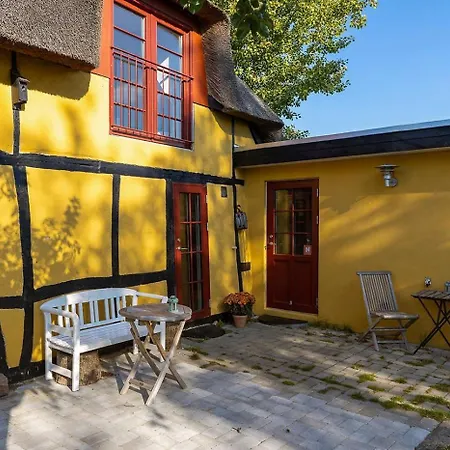 Dom wakacyjny Historic House From 1827 On Langeland *