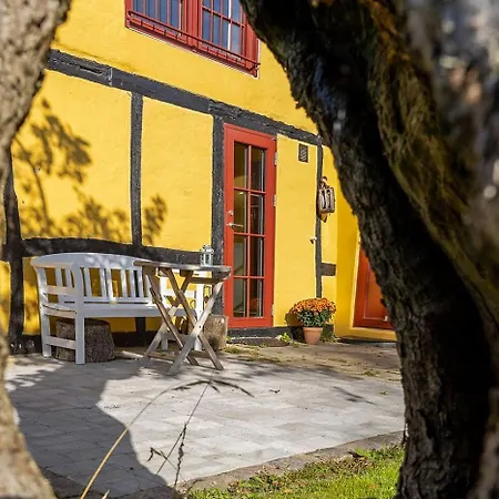 Dom wakacyjny Historic House From 1827 On Langeland *